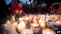 Građani pale sveće ispred džamije u mestu Krajstčurč na Novom Zelandu