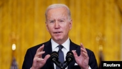 جو بایدن، رییس جمهور ایالات متحده، هنگام سخنرانی در مورد تنش بین مرز روسیه و اوکراین