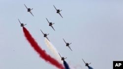 Des avions de l’armée de l’égyptienne lors de l’inauguration d’une nouvelle section du canal de Suez à Ismaïlia, Egypte, 6 août 20154.