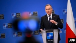 2025년 3월 6일 안제이 두다 폴란드 대통령이 벨기에 나토 본부에서 기자회견을 갖고 있다.