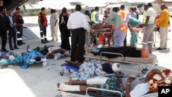 អ្នក​រងរបួស​ធ្ងន់ធ្ងរ​នៅ​ក្នុង​ក្រុង Mogadishu ប្រទេស​សូម៉ាលី រង់ចាំ​ចូល​យន្តហោះ​តួកគី​ដើម្បី​ទៅ​ព្យបាល​ក្នុង​ប្រទេស​តួកគី កាលពី​ថ្ងៃទី១៦ ខែតុលា ឆ្នាំ២០១៧។