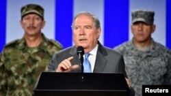 El ministro de Defensa de Colombia, Guillermo Botero, habla el viernes 18 de enero de 2019, en una conferencia de prensa sobre las investigaciones en relación con el ataque con coche bomba ocurrido en Bogotá, Colombia.