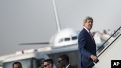 Menlu AS John Kerry meninggalkan Kairo menuju Paris dalam usahanya menggalang koalisi internasional melawan ISIS.