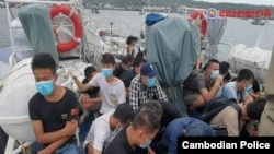 柬埔寨警方當局發佈照片顯示，非法入境的中國籍人士被柬埔寨警方拘留。（2021年7月26日）