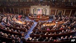 ការ​បោះឆ្នោត​​នៅ​អំឡុង​សមាជ​សភា​លើក​ទី​១១៤ នៅ​ Capitol Hill រដ្ឋធានី​វ៉ាស៊ីនតោន​។ ដំណាក់ការ​ដំបូងៗ​នៃ​យុទ្ធនាការ​បោះ​ឆ្នោត​ប្រធានាធិបតី​សរអា​ ឆ្នាំ​ ២០១៦​ បាន​ចាប់​ផ្តើម​ ដោយ​មាន​សមាជិក​គណបក្ស​សាធារណរដ្ឋ​មួយ​ចំនួន​ធំ​ ដែល​ចង់​ក្លាយ​ជា​បេក្ខជន​ប្រធានាធិបតី។