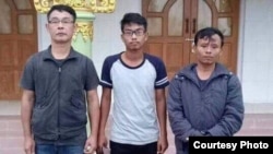 ဖမ်းဆီးခံသတင်းထောက်(၃)ဦး-
ဒီမိုကရက်တစ် မြန်မာ့အသံ DVB အကြီးတန်းသတင်းထောက် ဦးအေးနိုင်၊ကိုပြည့်ဘုန်းနိုင် နဲ့ ဧရာဝတီ သတင်းဌာနသတင်းထောက် ကိုသိန်းဇော်ခေါ် ကိုလဝီဝမ်