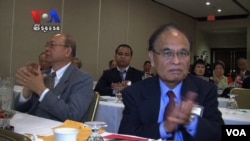 លោក​ព្រហ្ម​​ សៅរ៍នរ៉ា ពេល​ចូលរួម​ខួប​សន្និសីទ​​ក្រុង​ប៉ារីស​ឆ្នាំ២០១១។