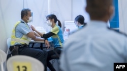 资料照：一名香港警员正在接种新冠疫苗。（2021年2月23日照片）