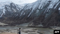 ཨབ་གྷི་ཎི་སི་ཐན་གྱི་ཧལ་མན་ཌ་ཆུ་བོ་