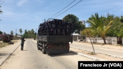Tropas presentes na vila de Mocímboa da Praia, Cabo Delgado, Moçambique 
