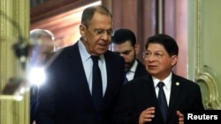 El Ministro de Relaciones Exteriores de Rusia, Sergei Lavrov, y el Ministro de Relaciones Exteriores de Nicaragua, Denis Moncada, llegan a una conferencia de prensa conjunta luego de su reunión en Moscú, Rusia, el 30 de marzo de 2023. Maxim Shipenkov/Pool vía REUTERS