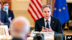 រដ្ឋមន្ត្រី​ការបរទេស​សហរដ្ឋ​អាមេរិក លោក Antony Blinken ថ្លែង​ក្នុង​ជំនួប​ជាមួយ​នឹង​អ្នក​តំណាង​ជាន់ខ្ពស់​សហភាព​អឺរ៉ុប​សម្រាប់​កិច្ចការ​បរទេស និង​គោលនយោបាយ​អន្តរជាតិ លោក Josep Borrell Fontelles នៅ​ក្រសួង​ការបរទេស​សហរដ្ឋ​អាមេរិក រដ្ឋធានី​វ៉ាស៊ីនតោន ថ្ងៃទី៧ ខែកុម្ភៈ ឆ្នាំ២០២២។ 