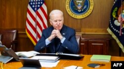 Predsjednik SAD Joe Biden u kancelariji u Camp David tokom današnjeg razgovora sa predsjednikom Rusije Vladimirom Putinom. (Foto: AFP/White House)

