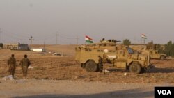 Peshmerga soldiers largely retreated from Kirkuk a week ago, but on Oct. 20, 2017 the armed force fought fiercely to maintain their lines outside Altun Kobri, a disputed area of northern Iraq. (H.Murdock/VOA)