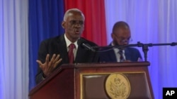 Edgard Leblanc Fils habla después de que el consejo de transición lo nombrara presidente del consejo en Puerto Príncipe, Haití, el martes 30 de abril de 2024. 