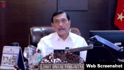 Menko Marves Luhut Binsar Pandjaitan menegaskan Indonesia tidak akan latah memberlakukan transisi pandemi ke endemi dengan segera seperti negara-negara lain (VOA).