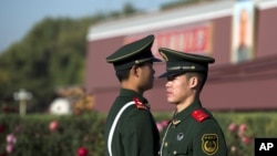 Chinese paramilitary policemen stand guard near Tiananmen Gate in Beijing, November 1, 2012.