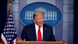 Arhiva - Predsednik Donald Tramp toko obraćanja novinarima u Beloj kući, 22. aprila 2020.