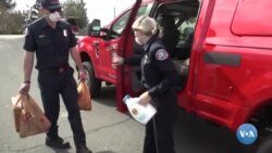 Keksalarga qarashayotgan o't o'chiruvchilar