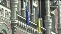 МВФ та Україна об'єднались проти кредиторів. Відео