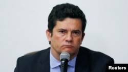 Moro dijo que el mandatario teme las investigaciones del máximo tribunal del país, sin dar detalles, y que quería información privilegiada sobre su jefe policial, condiciones que calificó como intolerables.
