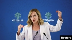 七國集團峰會輪值主席意大利總理喬治亞·梅洛尼週六（11月16日）在羅馬表示，支持烏克蘭抵抗俄羅斯，需要多久就多久。圖為梅羅妮在記者會上（資料照2024年6月15日）