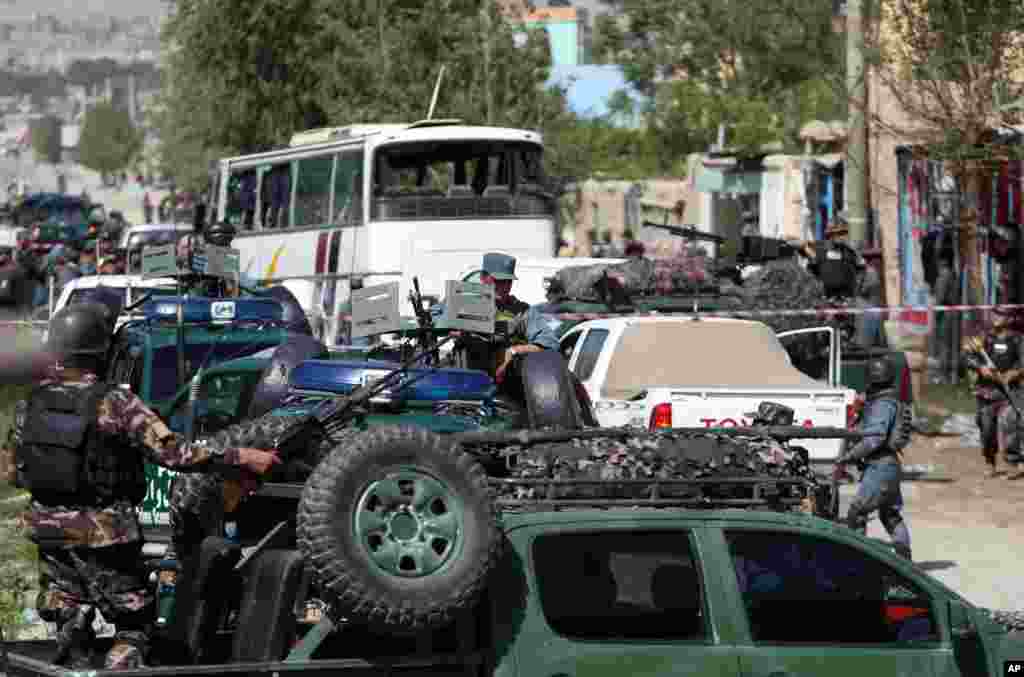 Afg'oniston poytaxtida Adliya vazirligi xodimlari ketayotgan avtomobilning yonida bir kishi o'zini portlatgan. Kamida ikki fuqaro halok bo'lib, yana 20 odam jarohatlangan.