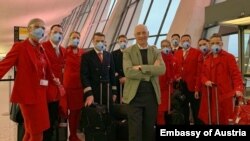 Ambassador Martin Weiss is seen with an Austrian Airlines crew, March 23, 2020, the day 300 Austrians flew home from the United States. (Photo courtesy of Austria Embassy)