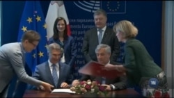 Європарламент підписав документ про безвізовий режим із ЄС для України. Відео