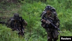 參加美日法聯合軍演中的日本自衛隊士兵。（2021年5月15日）