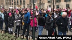 Gangamin mata a Washington, DC.