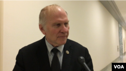 夏伯特眾議院在國會接受美國之音記者採訪。 （2018年3月21日）