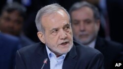 Rusya ile İran kapsamlı bir işbirliği anlaşması imzalamaya hazırlanırken, Rusya’dan bir heyet Tahran’da İran Cumhurbaşkanı Mesud Pezeşkiyan ile görüştü.