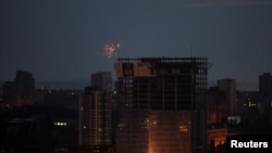 Канцеларијата на украинскиот претседател соопшти дека беспилотните летала го нападнале регионот на Киев во неколку бранови во текот на повеќе од четири часа