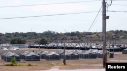 واشنګټن تېره میاشت د ګوانتنامو پوځي اډې ته د کډوالو انتقال پیل کړ