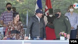 De izquierda a derecha- Rosario Murillo, Daniel Ortega y el jefe del Ejército, Julio César Avilés. [Foto de archivo]