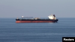 عکس: عبور یک کشتی حامل مواد سوختی در تنگه هرمز( آرشیف صدای امریکا) 