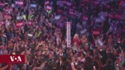 ཧེ་རི་སིའི་ཀ་ལི་ཧྥོར་ནི་ཡའི་ནང་གི་ལག་རྗེས་ལ་བསྟོད་པ་དང་དོགས་སློང་། 