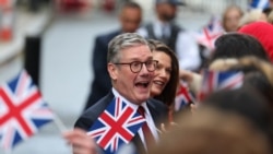 2024 年7 月5 日，英國首相施紀賢(Keir Starmer) 和妻子維多利亞在選舉結果公佈後，在唐寧街10 號向工黨競選者和活動人士致意。