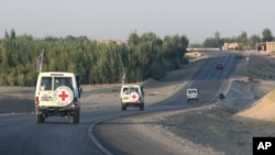 Un convoi de la Croix-rouge dans la province de Ghazni, en Afghanistan, le 29 août 2007.