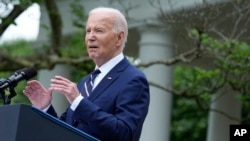 美国总统拜登2024年5月14日在白宫宣布对华加征关税。