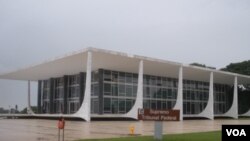 Los abogados defensores de Battisti presentaron la solicitud de liberación ante la Corte Suprema de Brasil.