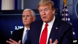 Presiden AS Donald Trump dan Wakil Presiden Mike Pence (kiri). 