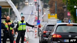 2024년 9월 16일 독일 경찰이 폴란드 국경에서 검문을 하고 있다.