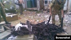 რუს ოკუპანტებს სენაკის ბაზიდან M4 ტიპის ავტომატები გააქვთ, 2008 წლის 11 აგვისტო