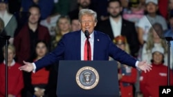 特朗普總統1月25日在拉斯維加斯的集會上演講。