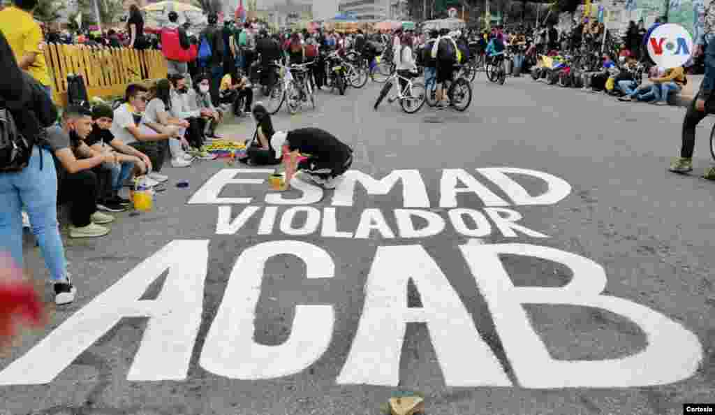 Los ciudadanos piden que se respete su derecho a la protesta pacífica, sin represión de la fuerza pública, además de pedir equidad y garantía de sus derechos a la salud y la educación. 