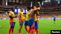 El Levi's Stadium acoge el decisivo duelo entre Colombia y Brasil por el liderato del Grupo D de la Copa América.