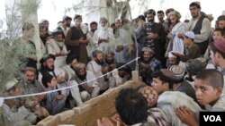 Miles de afganos expresaron dolor ante la muerte de Ahmad Wali Karzai, el medio hermano del presidente Hamid Karzai.