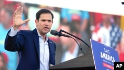 ARCHIVO - El senador Marco Rubio habla en un evento de campaña en Miami, Florida, el 6 de noviembre de 2022.